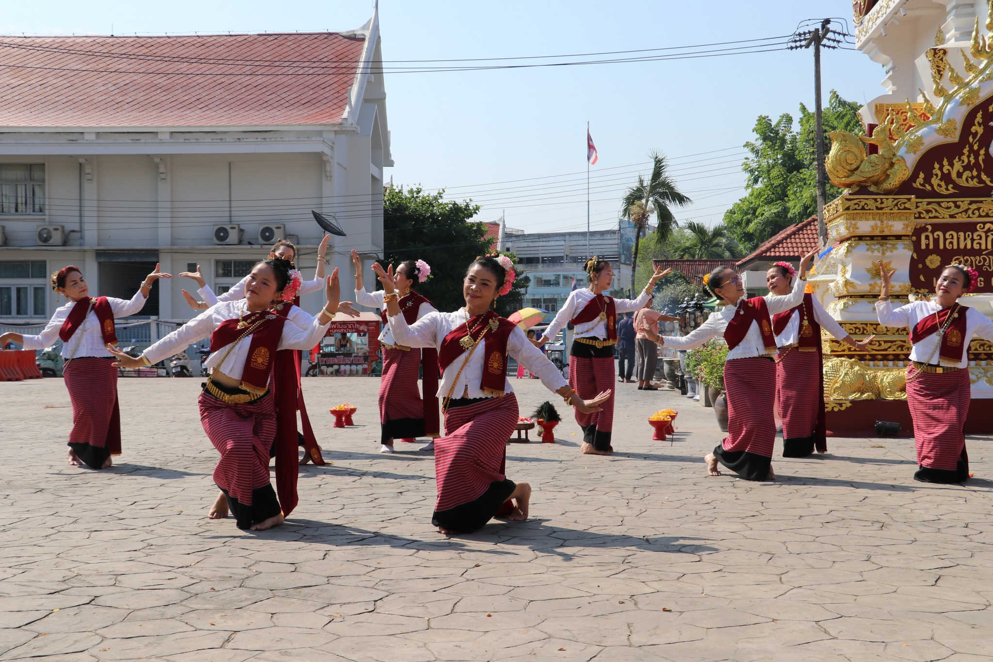 ลำปาง สืบสานประเพณี &ldquo;ฟ้อนไหว้สา สักการะเจ้าอารักษ์พ่อเจ้าหลักเมืองนครลำปาง&rdquo; อนุรักษ์ศรัทธาและวัฒนธรรมล้านนาอันทรงคุณค่า