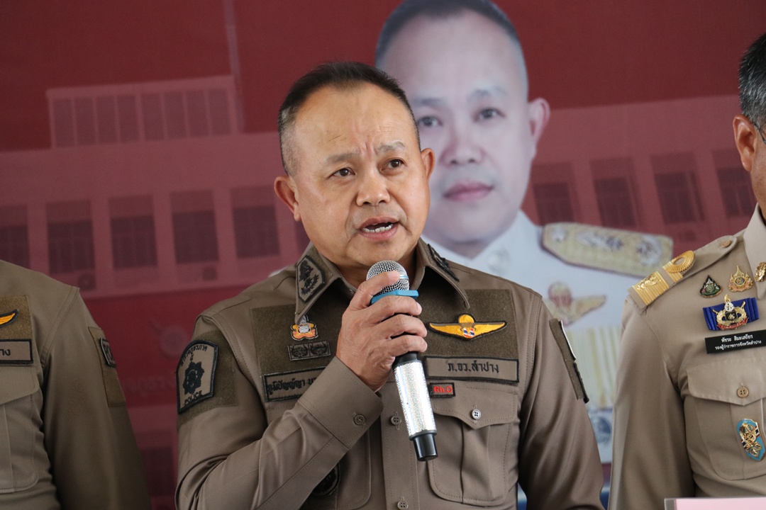 ตำรวจภูธรจังหวัดลำปาง แถลงผลจับกุมคดียาเสพติดรายสำคัญ 2 คดี ยึดไอซ์กว่า 300 กิโลกรัม และยาบ้า 12,000 เม็ด