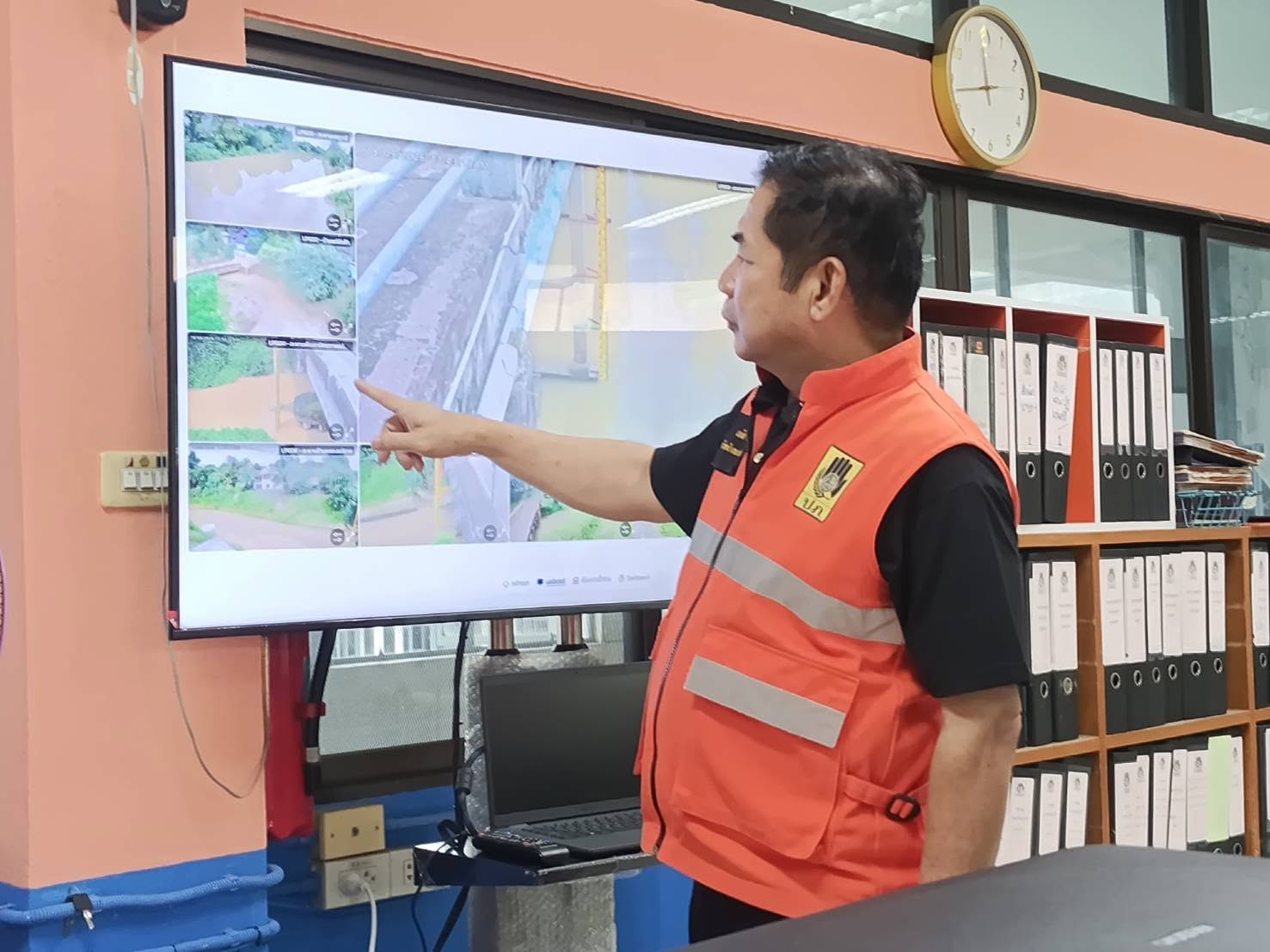 ปภ.ลำปางเตรียมพร้อมช่วยเหลือผู้ประสบอุทกภัย เฝ้าระวังพื้นที่เสี่ยงผ่านระบบ CCTV 10 จุด สถานการณ์ทุกพื้นที่ยังปลอดภัย